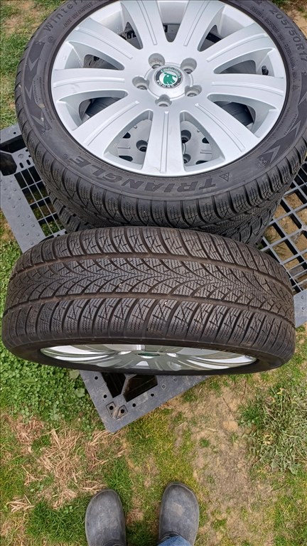 Skoda gyári alufelni. 5x112 6J/R17, 57,1.  205/50 R17 Triangle téli gumival 3. kép