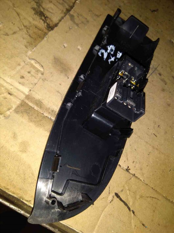 Suzuki Grand Vitara 05- Bal Ablakemelõ Kapcsoló 62J001747T 2. kép