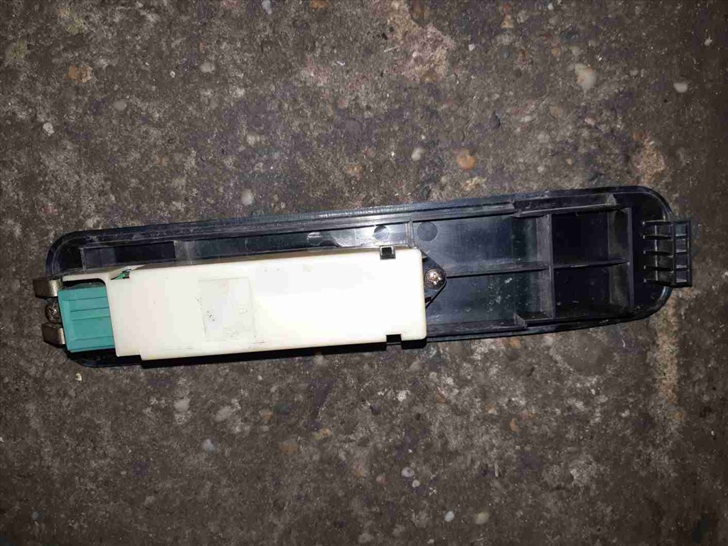 Mitsubishi L200 98-05 Jobb Elsõ Ablakemelõ Kapcsoló 2. kép
