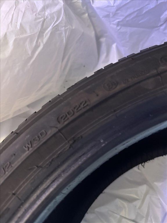  225/40 19" használt Bridgestone téli gumi 4db 5. kép