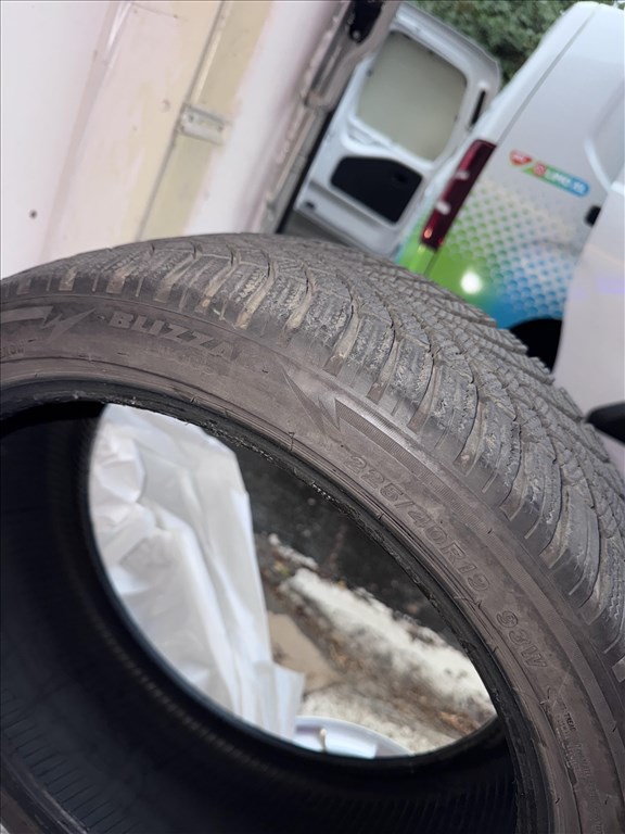  225/40 19" használt Bridgestone téli gumi 4db 7. kép