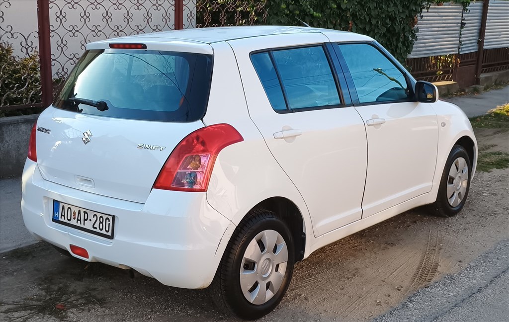 Eladó Suzuki Swift 1.3 (1328 cm³, 92 PS) 3. kép