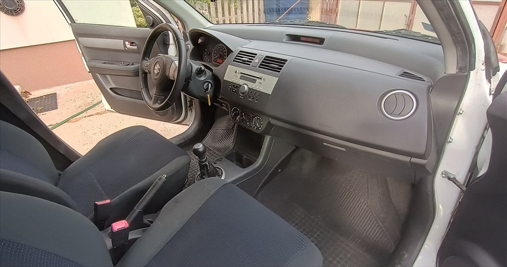 Eladó Suzuki Swift 1.3 (1328 cm³, 92 PS) 4. kép