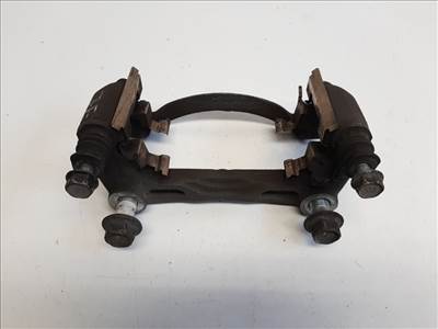 Nissan Pulsar (C13) jobb első féknyereg tartó