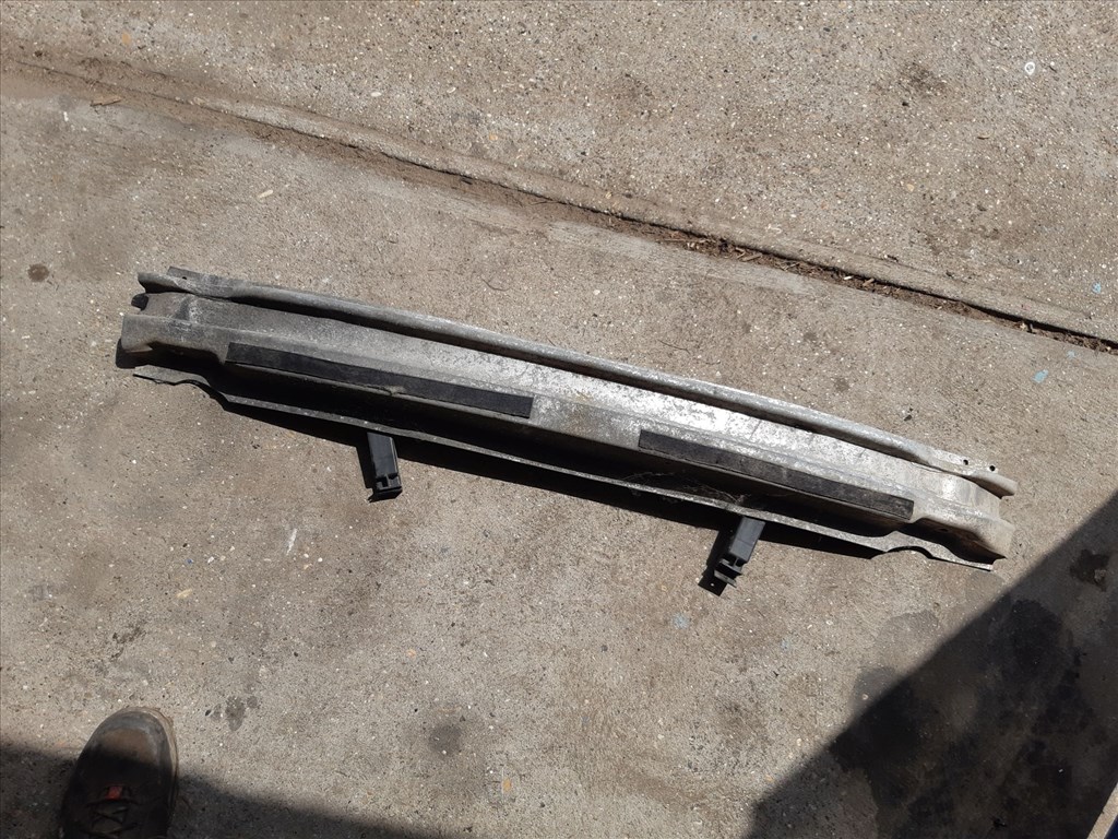 Audi A4 B7 Hátsó Lökhárító Merevítõ 8E0 807 313 L 1. kép