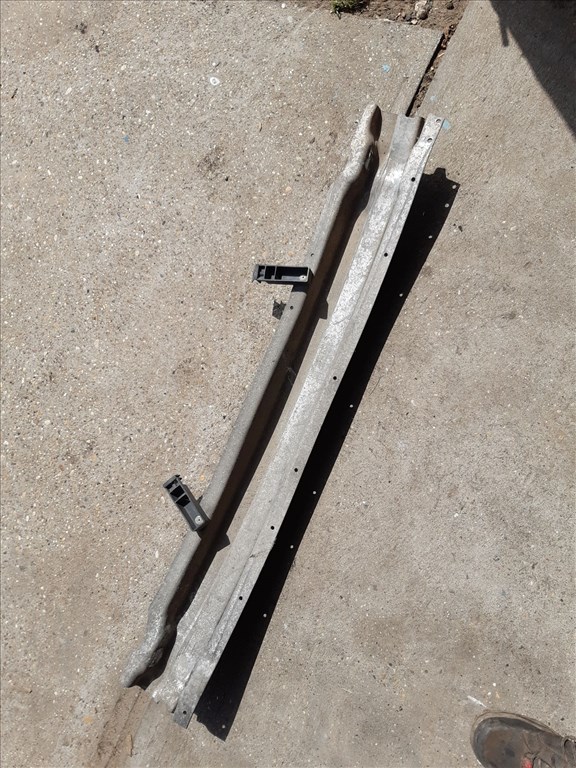 Audi A4 B7 Hátsó Lökhárító Merevítõ 8E0 807 313 L 2. kép