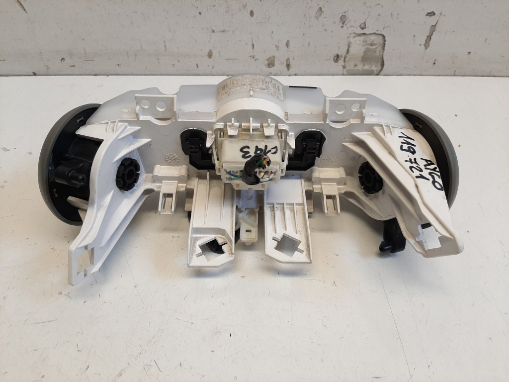 Toyota Aygo (AB10) fûtéskapcsoló (fûtés kapcsoló) 69617026 2. kép