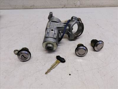 Toyota Yaris Verso  zárgarnitúra motorvezérlő nélkül