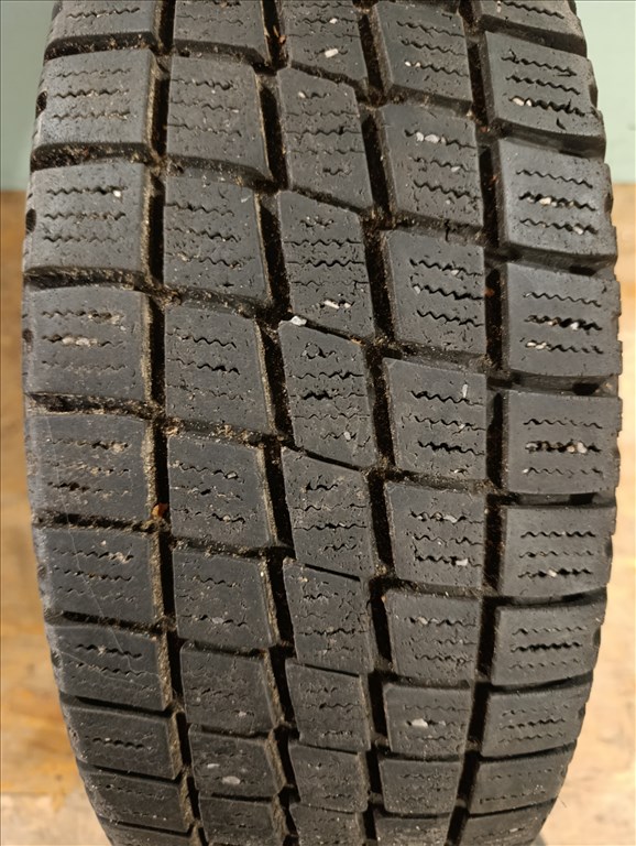  225/6516" használt Toyo Tires téli gumi gumi 3. kép