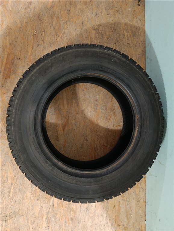  225/6516" használt Toyo Tires téli gumi gumi 4. kép