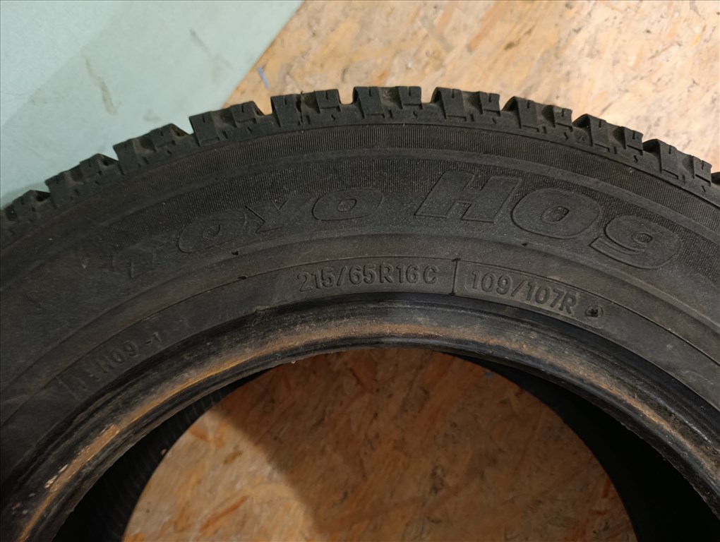  225/6516" használt Toyo Tires téli gumi gumi 5. kép
