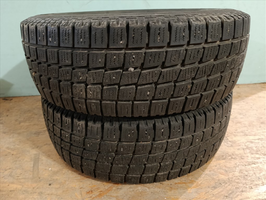  225/6516" használt Toyo Tires téli gumi gumi 1. kép