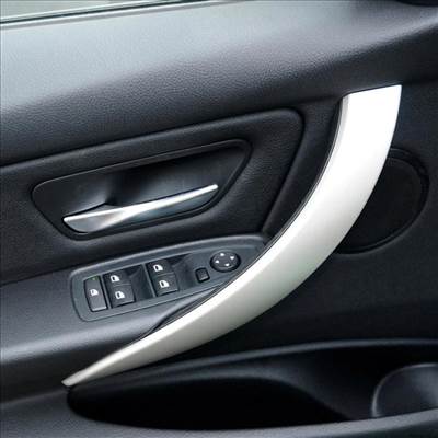 BMW F30/F31/F32/F33/F34/F35/F36/F82 ajtóbehúzó külső borítás ezüst (1db) bal