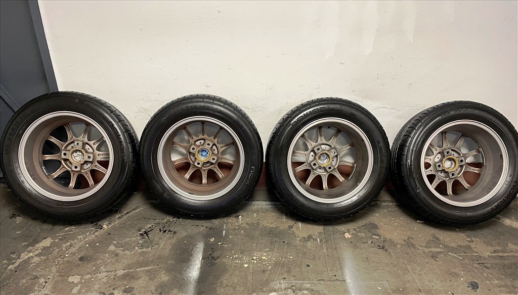  4x114.3 lyukosztású 15" újszerű Dezent alufelni, rajta 195/60 használt Nokian nyári gumi gumi  2. kép