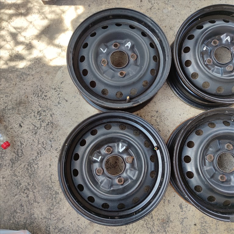 4x114,3 14 Gyári Nissan lemezfelni 12000ft a 4db/90/ 1. kép