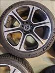  5x112 lyukosztású 19" újszerű (gyári felni) alufelni, rajta 245/40 újszerű Michelin téli gumi gumi 