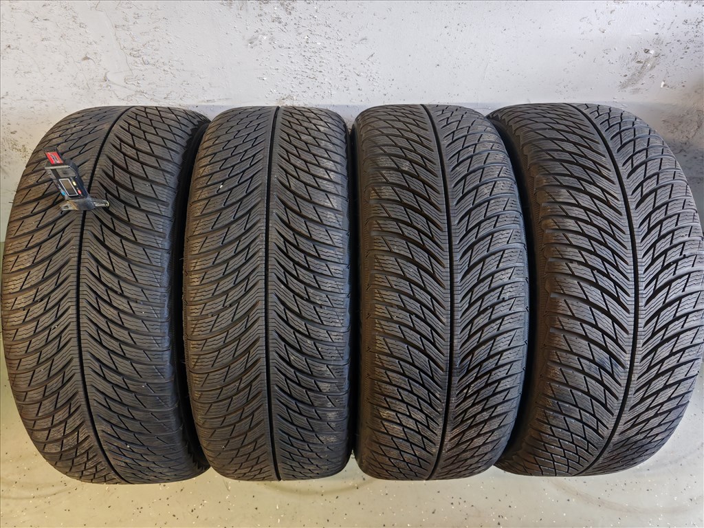  5x112 lyukosztású 19" újszerű (gyári felni) alufelni, rajta 245/40 újszerű Michelin téli gumi gumi  6. kép