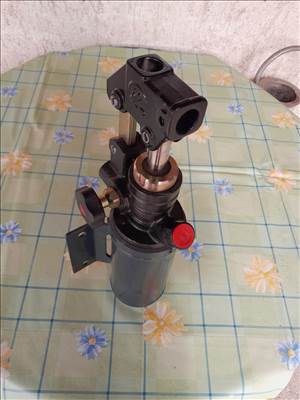 Hidraulikus kézi pumpa eladó. 