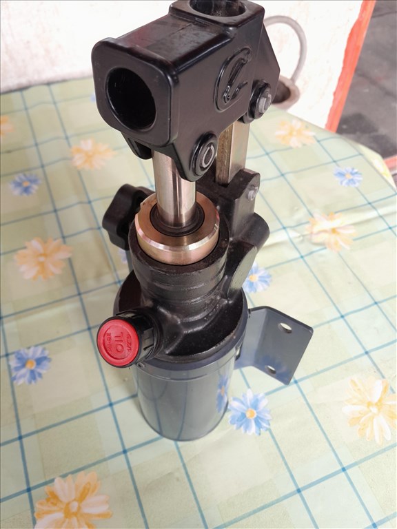 Hidraulikus kézi pumpa eladó.  4. kép