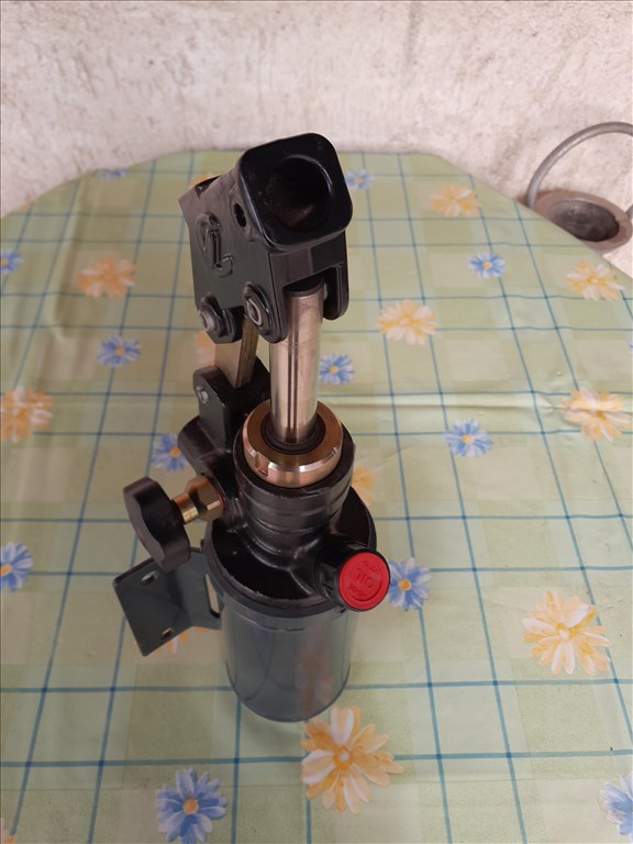 Hidraulikus kézi pumpa eladó.  6. kép