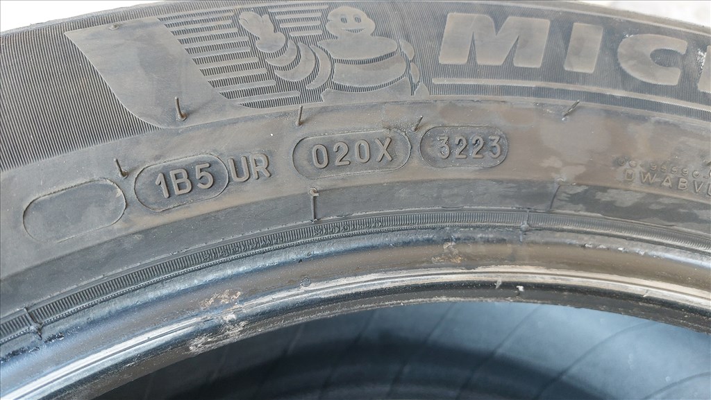  265/5020" használt Michelin négyévszakos gumi  4. kép