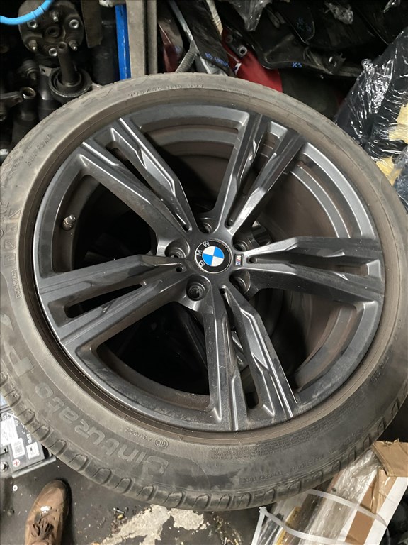  18" használt (gyári felni) alufelni, rajta 245/45 használt Pirelli nyári gumi gumi  1. kép