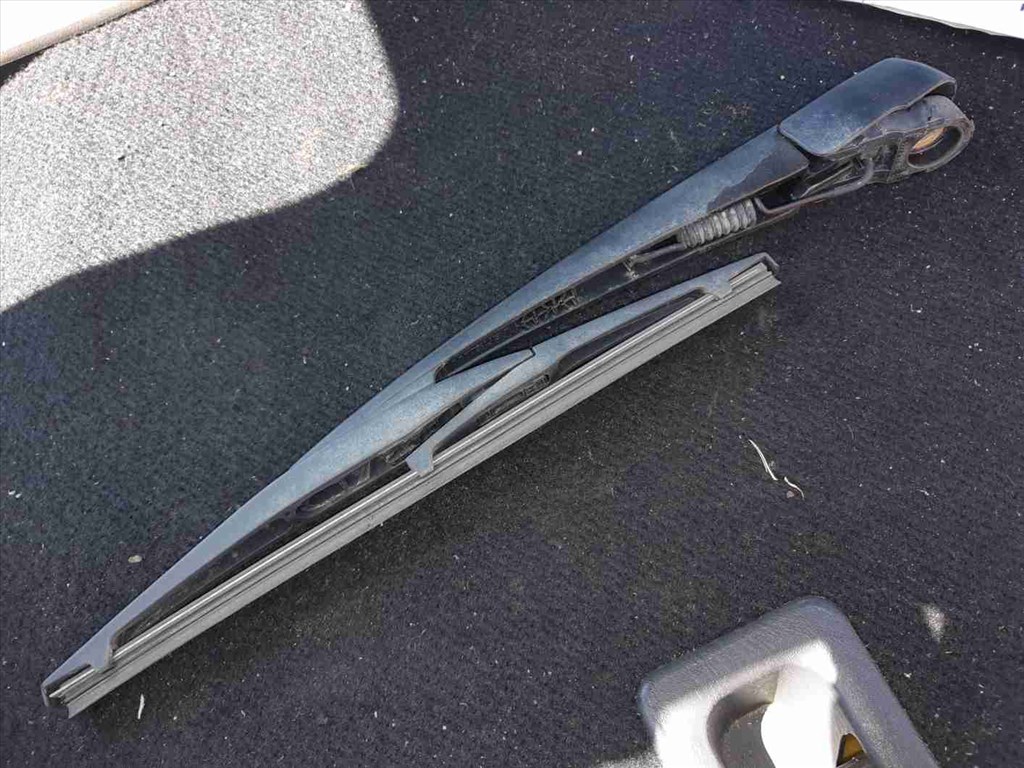 Suzuki Swift III 04-10 Hátsó Ablaktörlõ Kar 1. kép