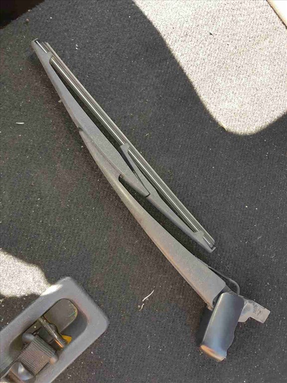 Suzuki Swift III 04-10 Hátsó Ablaktörlõ Kar 2. kép