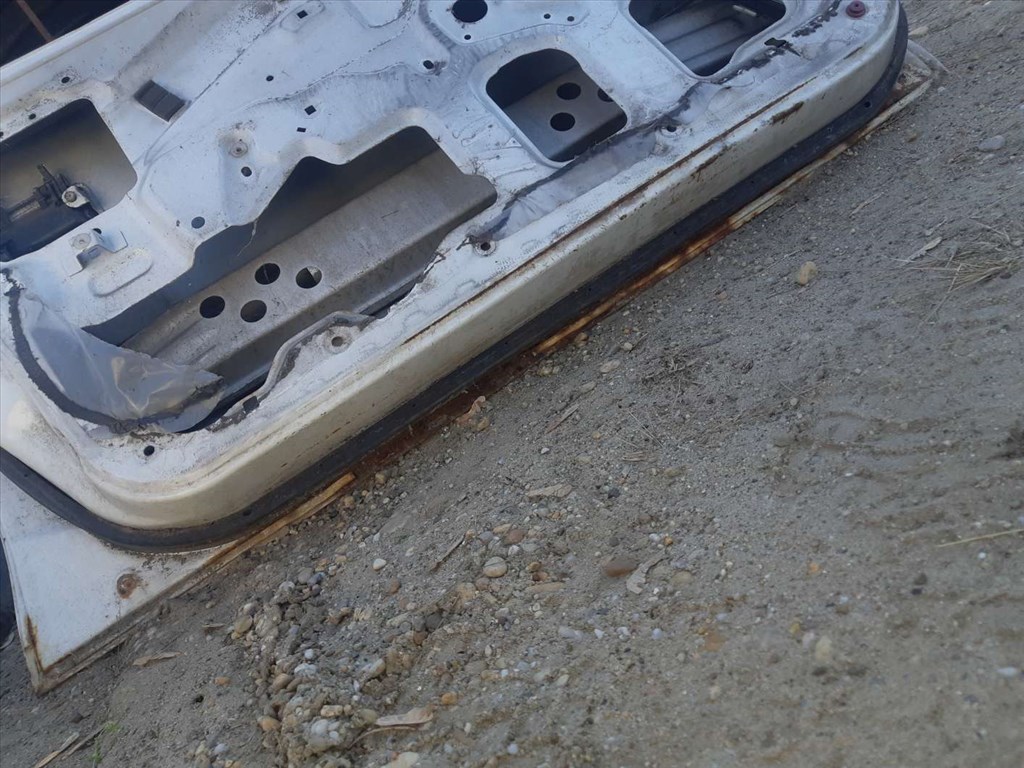 Suzuki Swift II 96-03 Bal Elsõ Ajtó 5. kép