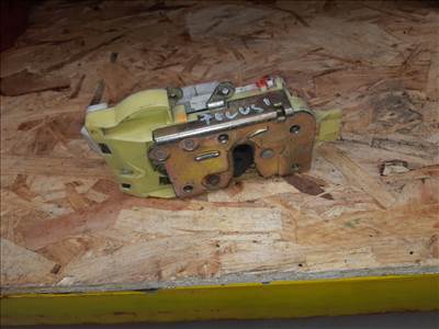 Ford Focus I Jobb Első Ajtó Zárszerkezet XS41A21813