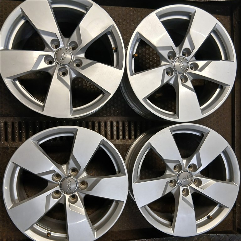  5x112 17" (gyári AUDI) felnik 215/55R17  újszerű Sava 2023 8mm  téli gumikkal 4. kép