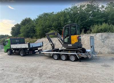 Új Martz Bau 400 (3500kg-os) gépszállító utánfutó most 2.928.000 Ft helyett 2.690.000 Ft 