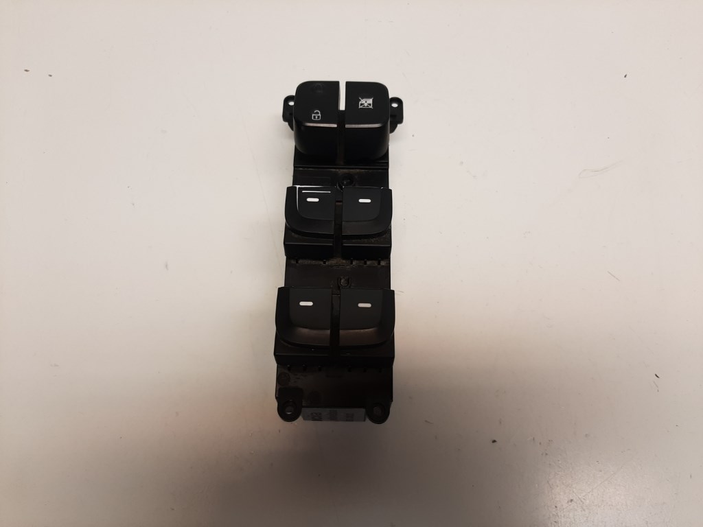 Hyundai I 10 bal elsõ ablakemelõ kapcsoló 299122840 1. kép