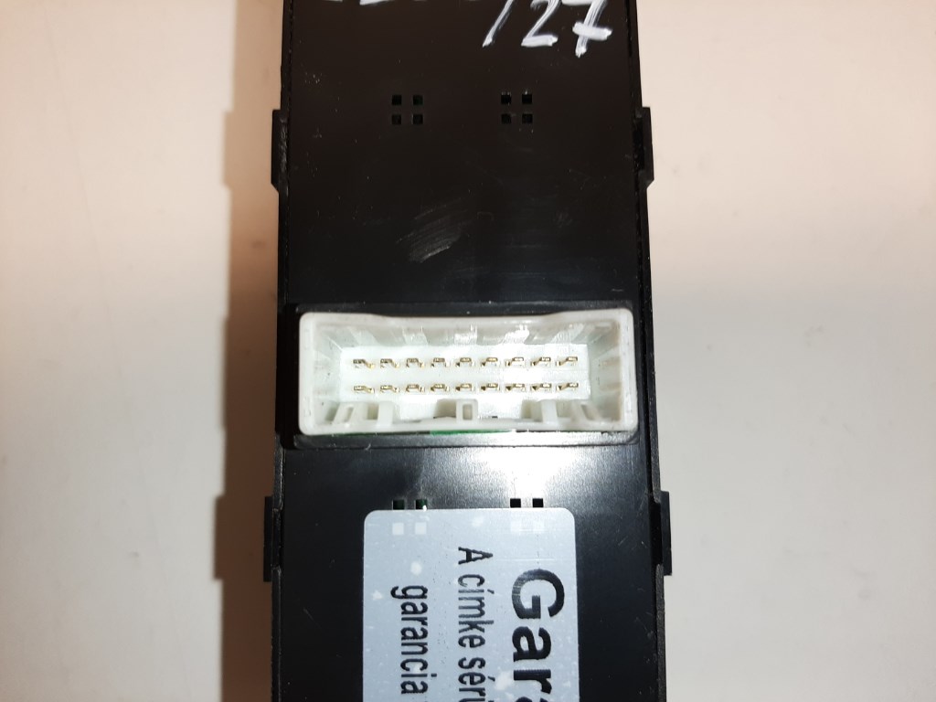 Hyundai I 10 bal elsõ ablakemelõ kapcsoló 299122840 3. kép