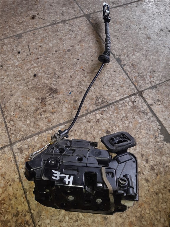 Volkswagen Golf VII Jobb Hátsó Ajtó Zárszerkezet  Központizár Motor 5K4 839 016Q 1. kép