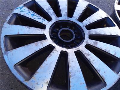 Toyota Avensis <p>Felni méret: 17"</p><p>Felni szélesség: 7.5</p><p>Furatszám: 5</p><p>Osztókör: 112.0</p><p>ET szám: ET35</p><p>Agy Átmérő: 57.0</p><p>Állapot: Normál</p><p>Érdeklődéskor hivatkozzon erre: KIN-40067</p><p>Bármire van szüksége hívjon bizalommal!<br>Kizárólag munkaidőben hétfőtől - péntekig 8-12 13-16 óráig!<br>Alkatrészek széles választékban!<br>Hivatalos Regisztrált Autobontó Kecel!<br>Vásároljon Megbízható Helyről Beszerelési Garanciával Profiktól!</p> 65000