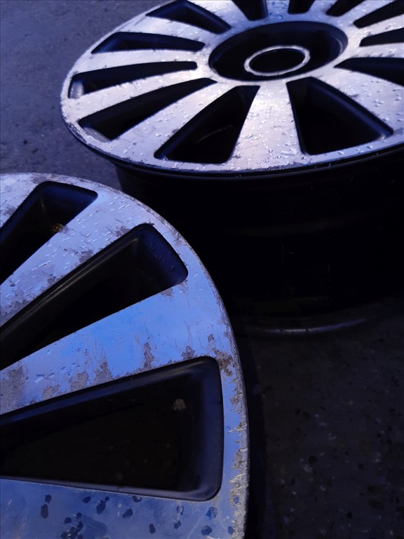 Toyota Avensis <p>Felni méret: 17"</p><p>Felni szélesség: 7.5</p><p>Furatszám: 5</p><p>Osztókör: 112.0</p><p>ET szám: ET35</p><p>Agy Átmérõ: 57.0</p><p>Állapot: Normál</p><p>Érdeklõdéskor hivatkozzon erre: KIN-40067</p><p>Bármire van szüksége hívjon bizalommal!<br>Kizárólag munkaidõben hétfõtõl - péntekig 8-12 13-16 óráig!<br>Alkatrészek széles választékban!<br>Hivatalos Regisztrált Autobontó Kecel!<br>Vásároljon Megbízható Helyrõl Beszerelési Garanciával Profiktól!</p> 65000 2. kép