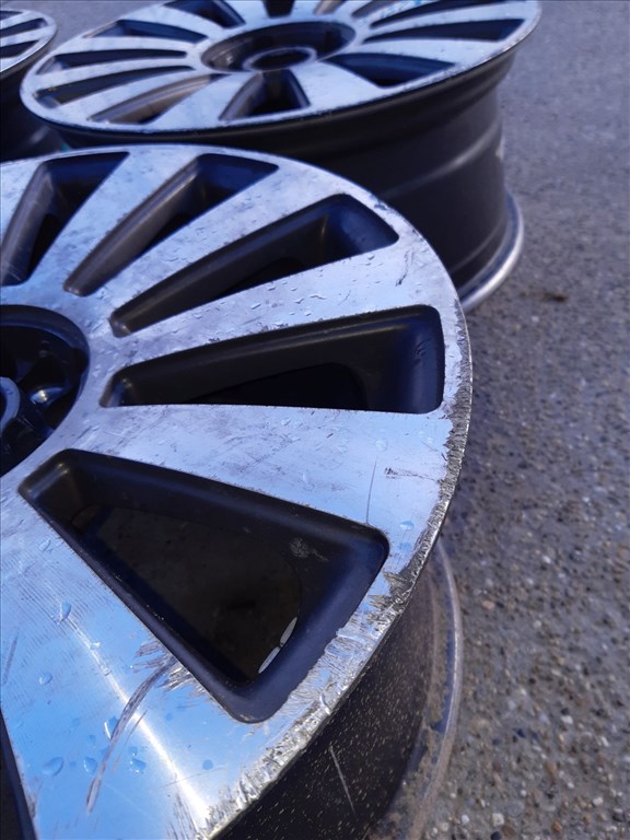 Toyota Avensis <p>Felni méret: 17"</p><p>Felni szélesség: 7.5</p><p>Furatszám: 5</p><p>Osztókör: 112.0</p><p>ET szám: ET35</p><p>Agy Átmérõ: 57.0</p><p>Állapot: Normál</p><p>Érdeklõdéskor hivatkozzon erre: KIN-40067</p><p>Bármire van szüksége hívjon bizalommal!<br>Kizárólag munkaidõben hétfõtõl - péntekig 8-12 13-16 óráig!<br>Alkatrészek széles választékban!<br>Hivatalos Regisztrált Autobontó Kecel!<br>Vásároljon Megbízható Helyrõl Beszerelési Garanciával Profiktól!</p> 65000 5. kép