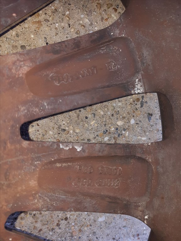 Toyota Avensis <p>Felni méret: 17"</p><p>Felni szélesség: 7.5</p><p>Furatszám: 5</p><p>Osztókör: 112.0</p><p>ET szám: ET35</p><p>Agy Átmérõ: 57.0</p><p>Állapot: Normál</p><p>Érdeklõdéskor hivatkozzon erre: KIN-40067</p><p>Bármire van szüksége hívjon bizalommal!<br>Kizárólag munkaidõben hétfõtõl - péntekig 8-12 13-16 óráig!<br>Alkatrészek széles választékban!<br>Hivatalos Regisztrált Autobontó Kecel!<br>Vásároljon Megbízható Helyrõl Beszerelési Garanciával Profiktól!</p> 65000 7. kép