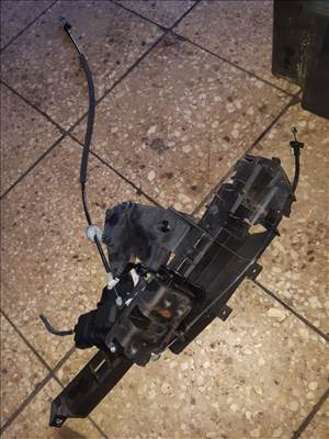 Ford C-Max Jobb Első Ajtó Zárszerkezet  Központizár Motor