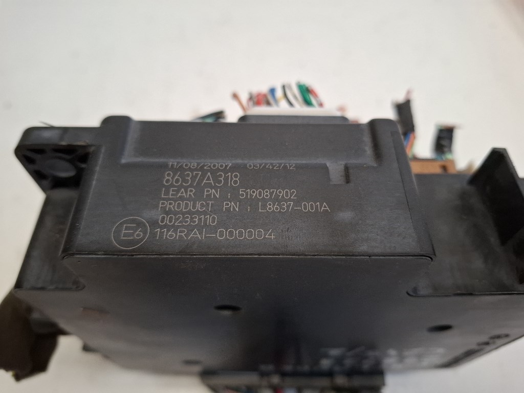 Mitsubishi Outlander  biztosítéktábla utastér 8637A318 3. kép