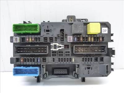 Opel Astra H  biztosítéktábla csomagtér 13181278