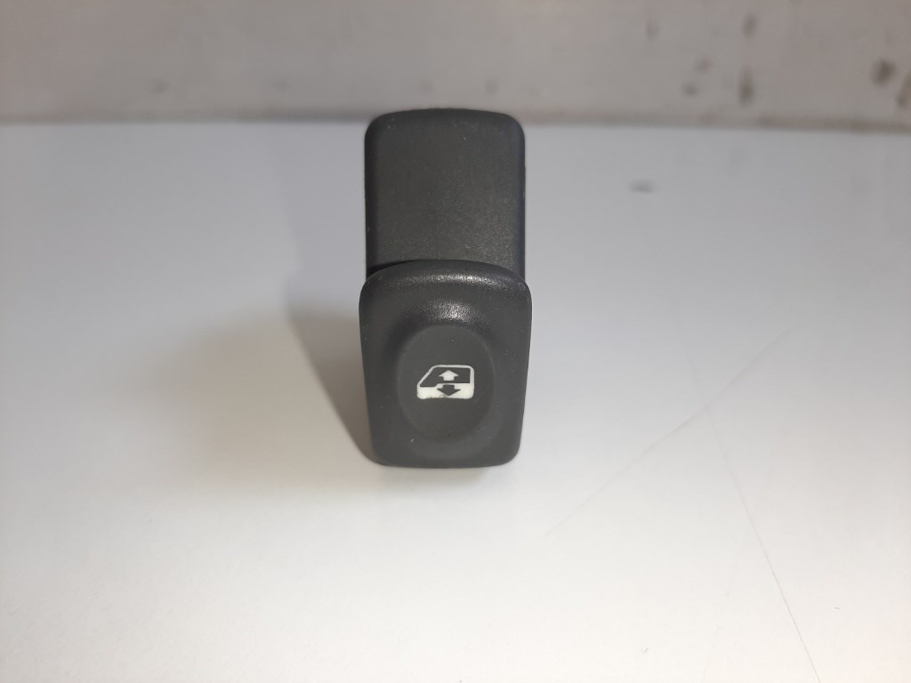 Renault Clio jobb elsõ ablakemelõ kapcsoló 1. kép