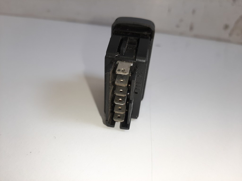 Renault Clio jobb elsõ ablakemelõ kapcsoló 2. kép