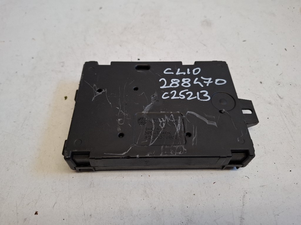 Renault Clio  bcm modul 284B10447R A2C92226608 2. kép