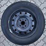 165/70R14 szinte új négyévszakos gumik, gyári Suzuki lemezfelnin!