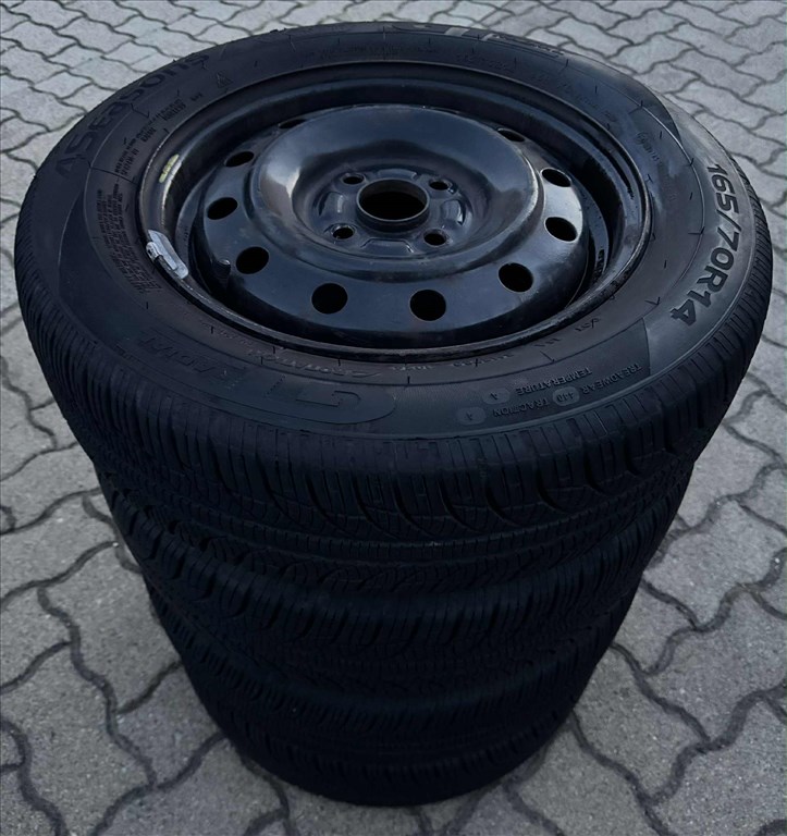 165/70R14 szinte új négyévszakos gumik, gyári Suzuki lemezfelnin! 2. kép