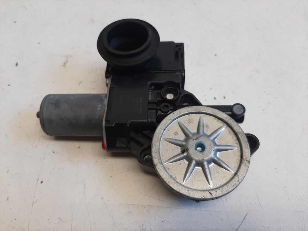 Toyota Rav 4 (XA40) bal elsõ ablakemelõ motor 8572042120 2. kép