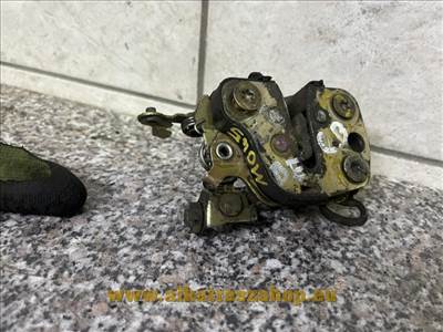 Opel Corsa B bal első zár-- zárszerkezet - betét 