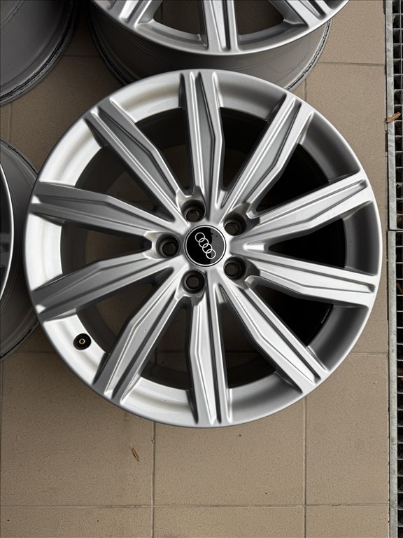 Gyári Audi 19 alufelni 8x19 et39 4. kép